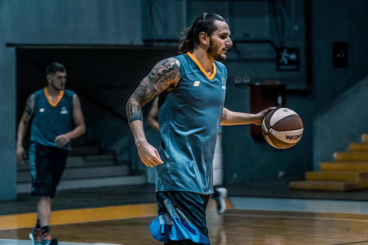Imagen de Ejercicios de baloncesto para mejorar tu tiro y manejo de balón